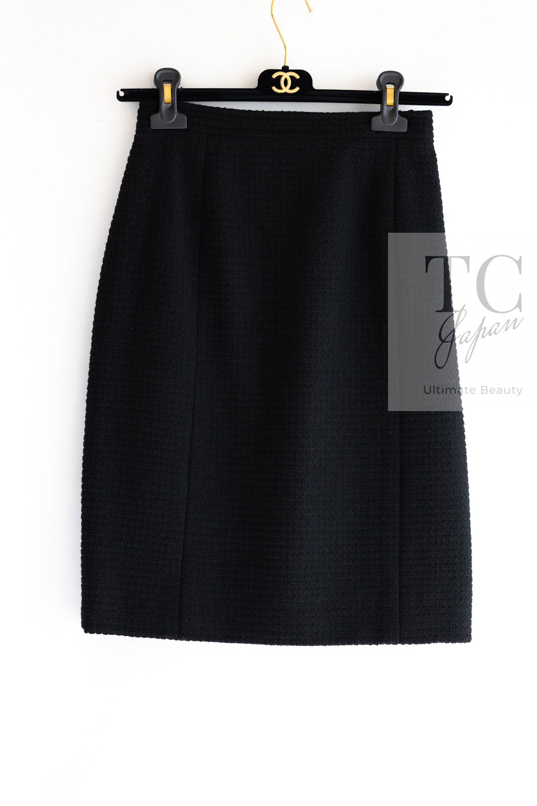 CHANEL 91A Vintage Black Wool Tweed Jacket Skirt Suit Gripoix Accessaries Pattern Silk Lining 36 38 シャネル ヴィンテージ ブラック ウール ツイード 幻のジャケット スカート スーツ グリポア 宝石柄 シルク裏 即発