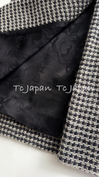 CHANEL 14PF Black Gray Mohair Light Long Coat With Soft real Lamb Fur 34 36 38 シャネル グレー ホワイト モヘア とっても軽くてふんわり暖か リアル ラム ファー付 ロング コート 即発