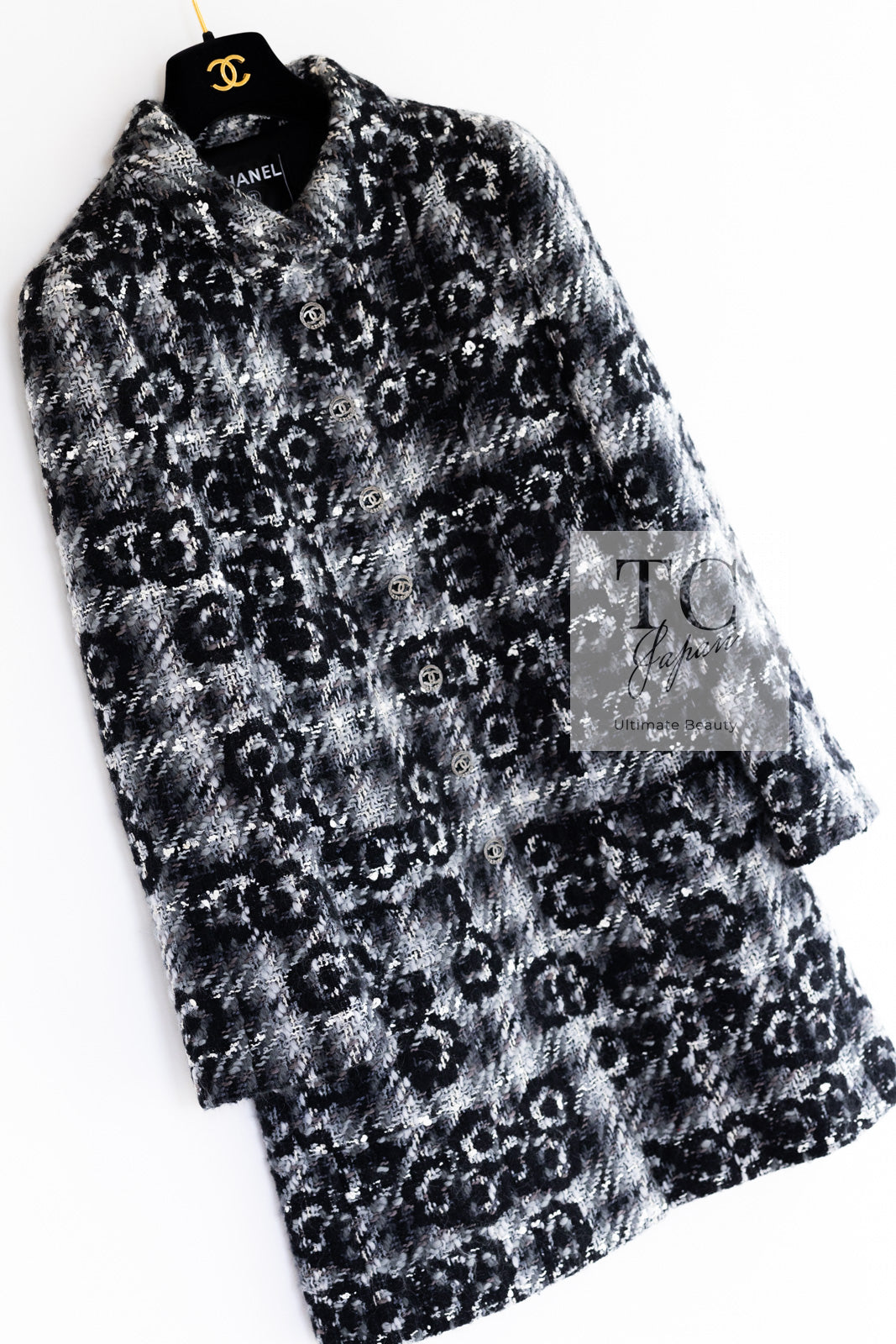 CHANEL 05A Black Gray Camellia CC Button Wool Tweed Coat 38 シャネル ブラック グレー カメリア柄 CC ボタン ウール ツイード コート 即発