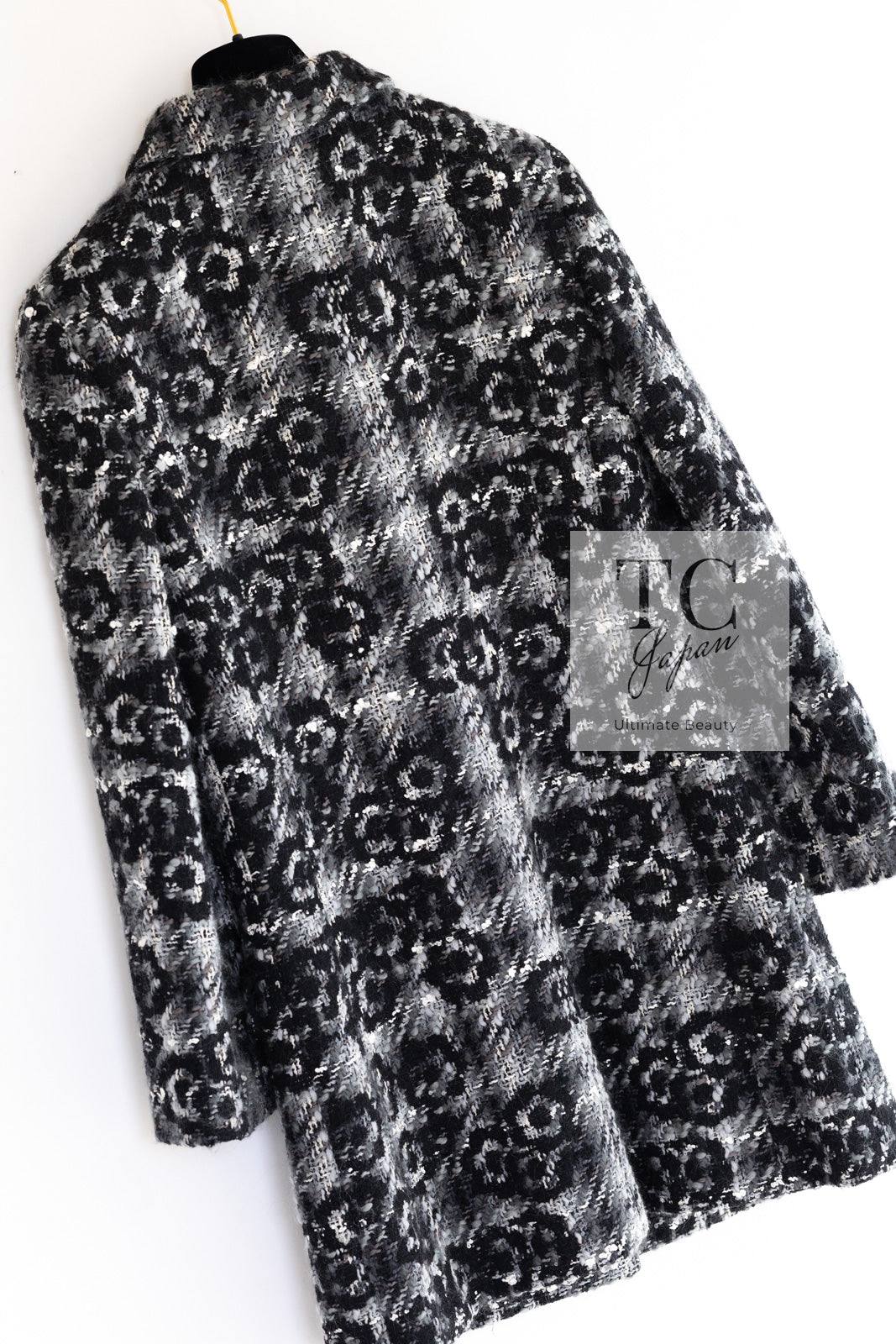 CHANEL 05A Black Gray Camellia CC Button Wool Tweed Coat 38 シャネル ブラック グレー カメリア柄 CC ボタン ウール ツイード コート 即発