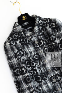 CHANEL 05A Black Gray Camellia CC Button Wool Tweed Coat 38 シャネル ブラック グレー カメリア柄 CC ボタン ウール ツイード コート 即発