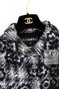 CHANEL 05A Black Gray Camellia CC Button Wool Tweed Coat 38 シャネル ブラック グレー カメリア柄 CC ボタン ウール ツイード コート 即発