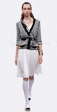 CHANEL 18PS Black Off White Cotton Knit Jacket Cardigan Skirt Setup 36 38 シャネル ブラック オフ ホワイト コットン ニット カーディガン スカート セットアップ 即発