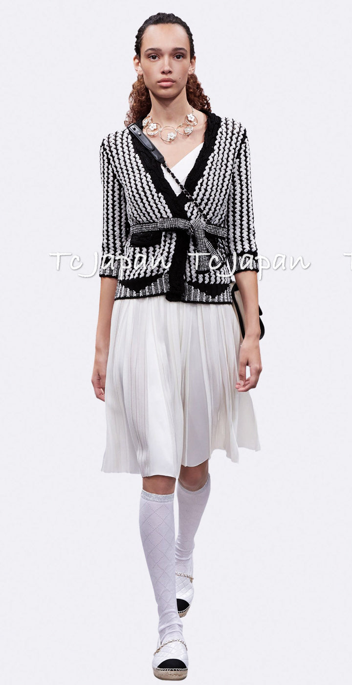 CHANEL 18PS Black Off White Cotton Knit Jacket Cardigan Skirt Setup 36 38 シャネル ブラック オフ ホワイト コットン ニット カーディガン スカート セットアップ 即発