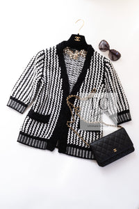 CHANEL 18PS Black Off White Cotton Knit Jacket Cardigan Skirt Setup 36 38 シャネル ブラック オフ ホワイト コットン ニット カーディガン スカート セットアップ 即発