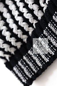 CHANEL 18PS Black Off White Cotton Knit Jacket Cardigan Skirt Setup 36 38 シャネル ブラック オフ ホワイト コットン ニット カーディガン スカート セットアップ 即発