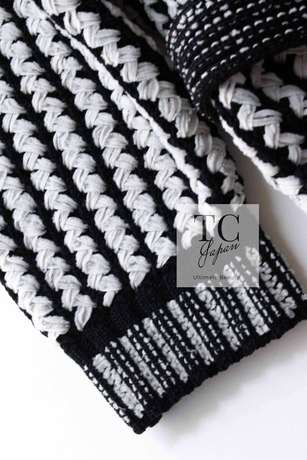 CHANEL 18PS Black Off White Cotton Knit Jacket Cardigan Skirt Setup 36 38 シャネル ブラック オフ ホワイト コットン ニット カーディガン スカート セットアップ 即発