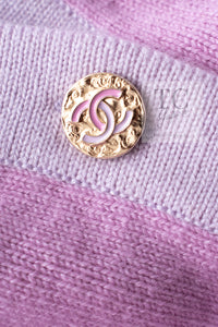 CHANEL 23S Puple Pink CC Logo Buttons Cashmere Knit Cardigan 38 40 シャネル パープル ピンク ココ マーク ボタン カシミヤ 100% ニット カーディガン 即発