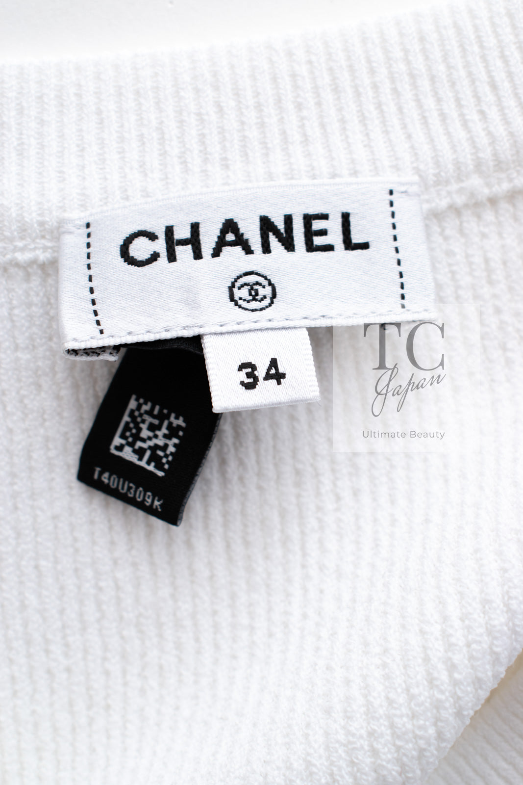 CHANEL 24 COCO Beach White Silver CC Logo Buttons Knit Cardigan 34 シャネル ココビーチ ホワイト シルバー ココ マーク ボタン ニット カーディガン 即発