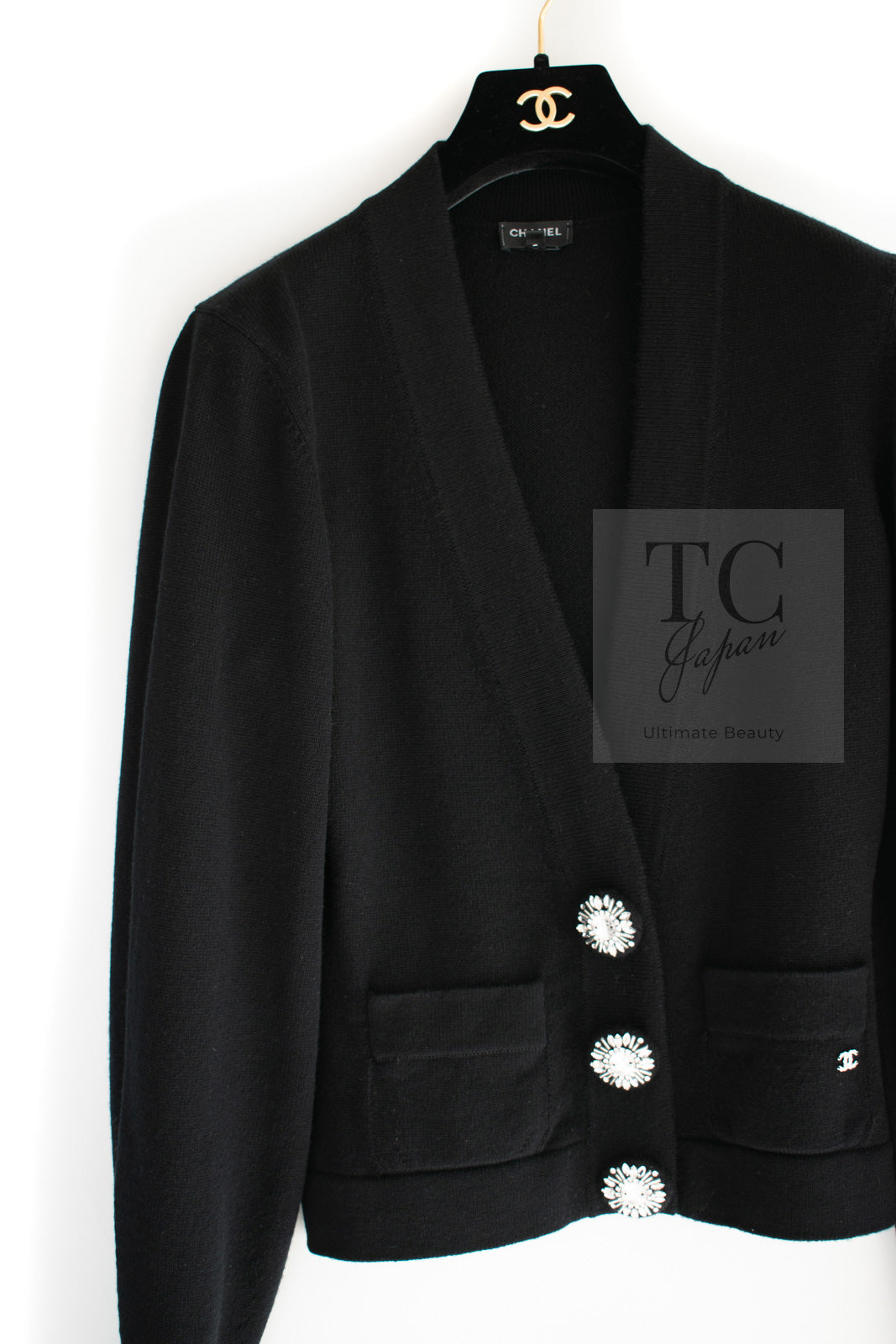CHANEL 22PF Black Cashmere Knit Cardigan 36 シャネル ブラック カシミヤ ビジュー ボタン ニット カーディガン 即発