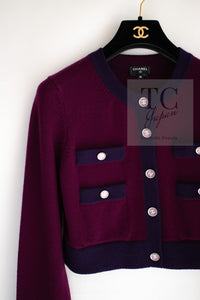 CHANEL 23PA Plum Purple CC Logo Buttons Cropped Cashmere Knit Cardigan 36 シャネル プラム パープル ココ ボタン クロップド カシミヤ ニット カーディガン 即発