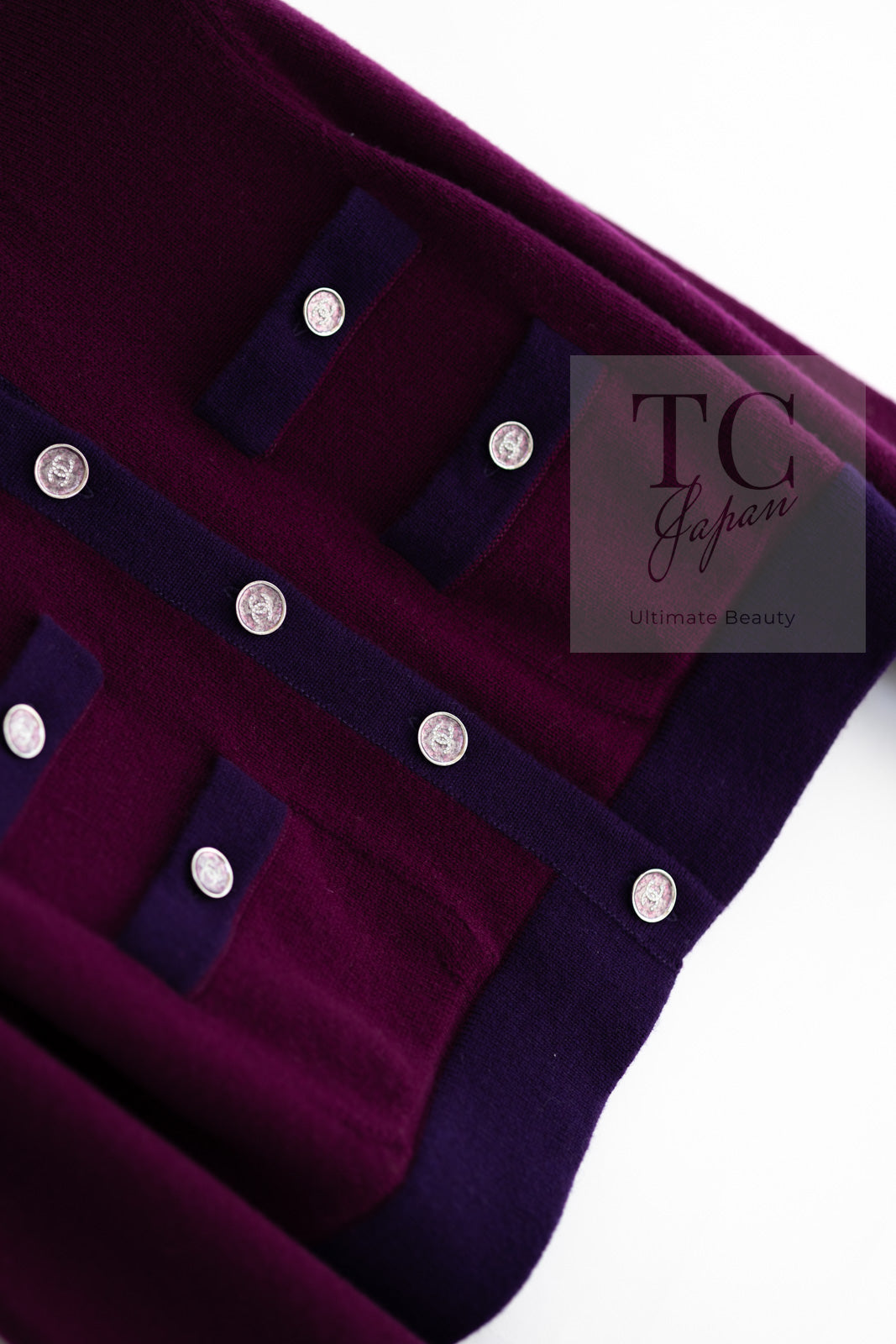 CHANEL 23PA Plum Purple CC Logo Buttons Cropped Cashmere Knit Cardigan 36 シャネル プラム パープル ココ ボタン クロップド カシミヤ ニット カーディガン 即発