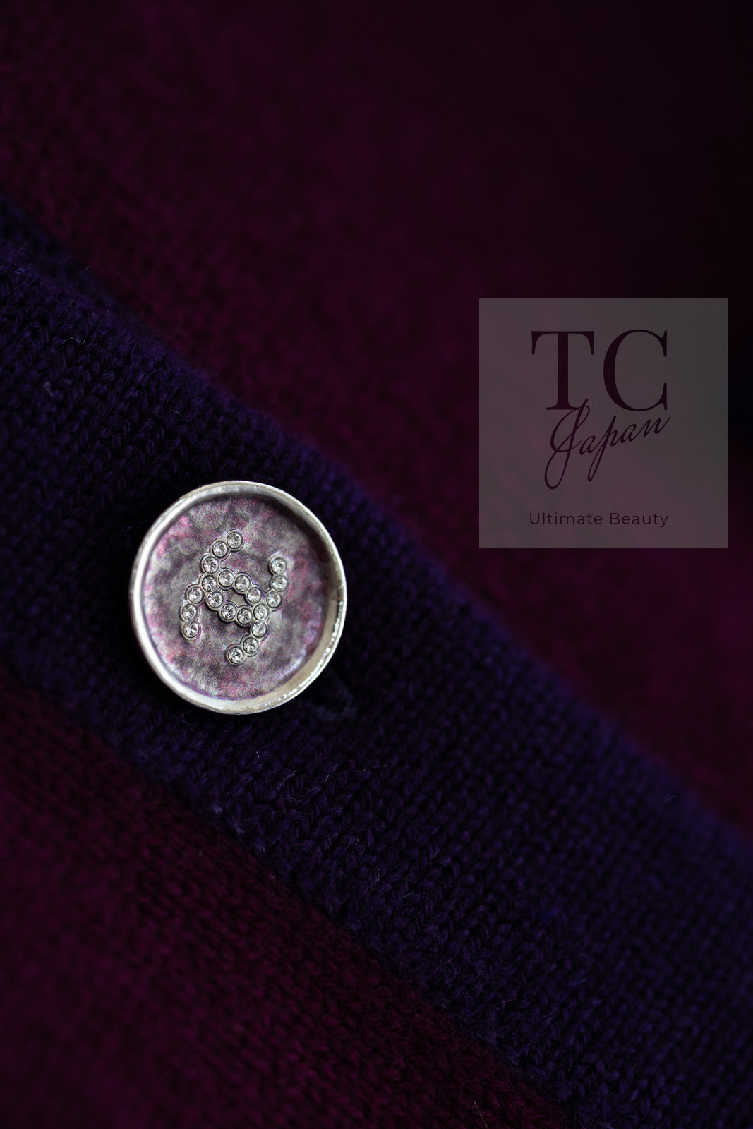 CHANEL 23PA Plum Purple CC Logo Buttons Cropped Cashmere Knit Cardigan 36 シャネル プラム パープル ココ ボタン クロップド カシミヤ ニット カーディガン 即発