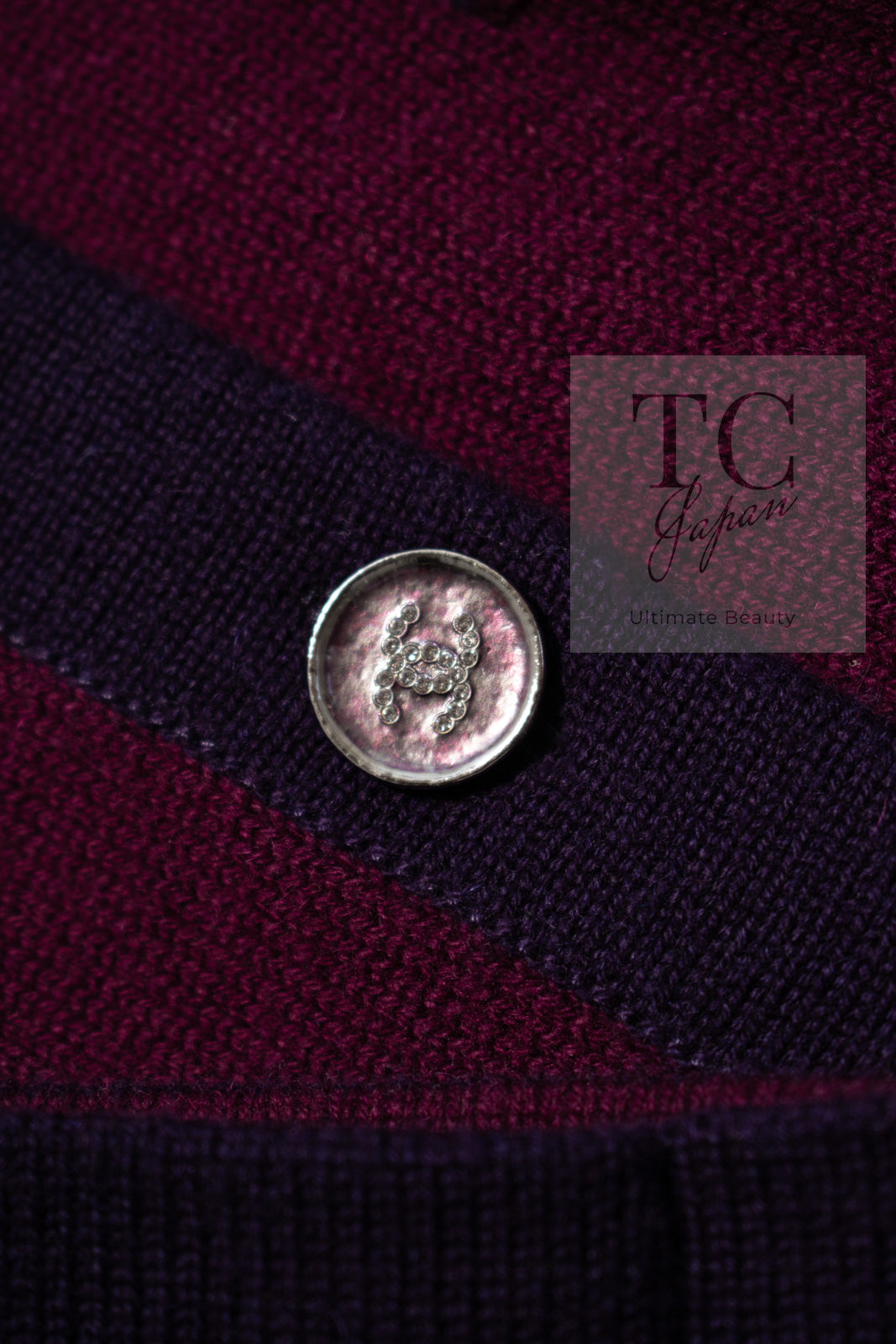 CHANEL 23PA Plum Purple CC Logo Buttons Cropped Cashmere Knit Cardigan 36 シャネル プラム パープル ココ ボタン クロップド カシミヤ ニット カーディガン 即発