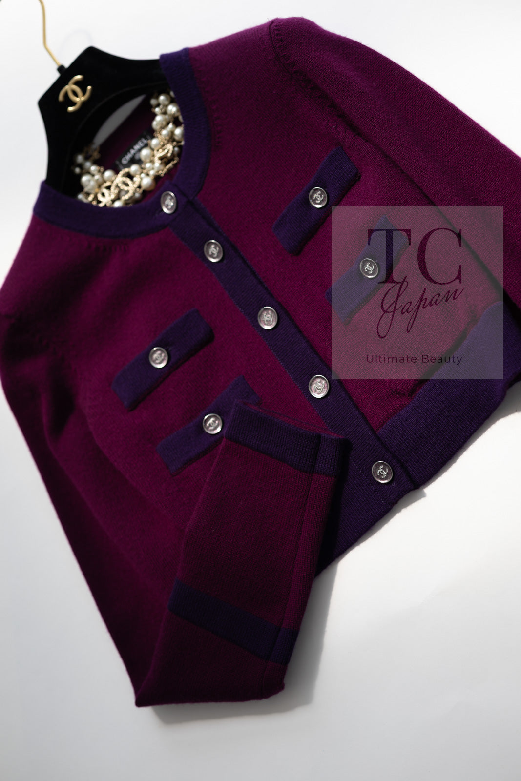 CHANEL 23PA Plum Purple CC Logo Buttons Cropped Cashmere Knit Cardigan 36 シャネル プラム パープル ココ ボタン クロップド カシミヤ ニット カーディガン 即発