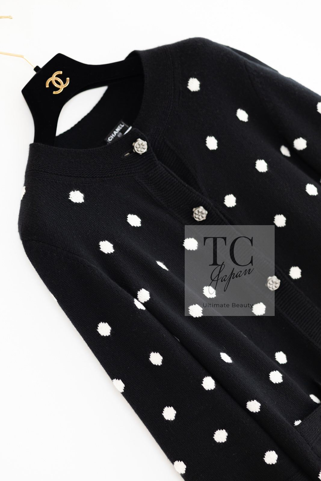 CHANEL 08A Black Dot Logo Cashmere Knit Cardigan 40 シャネル ブラック ドット ロゴ カシミヤ ニット カーディガン 即発
