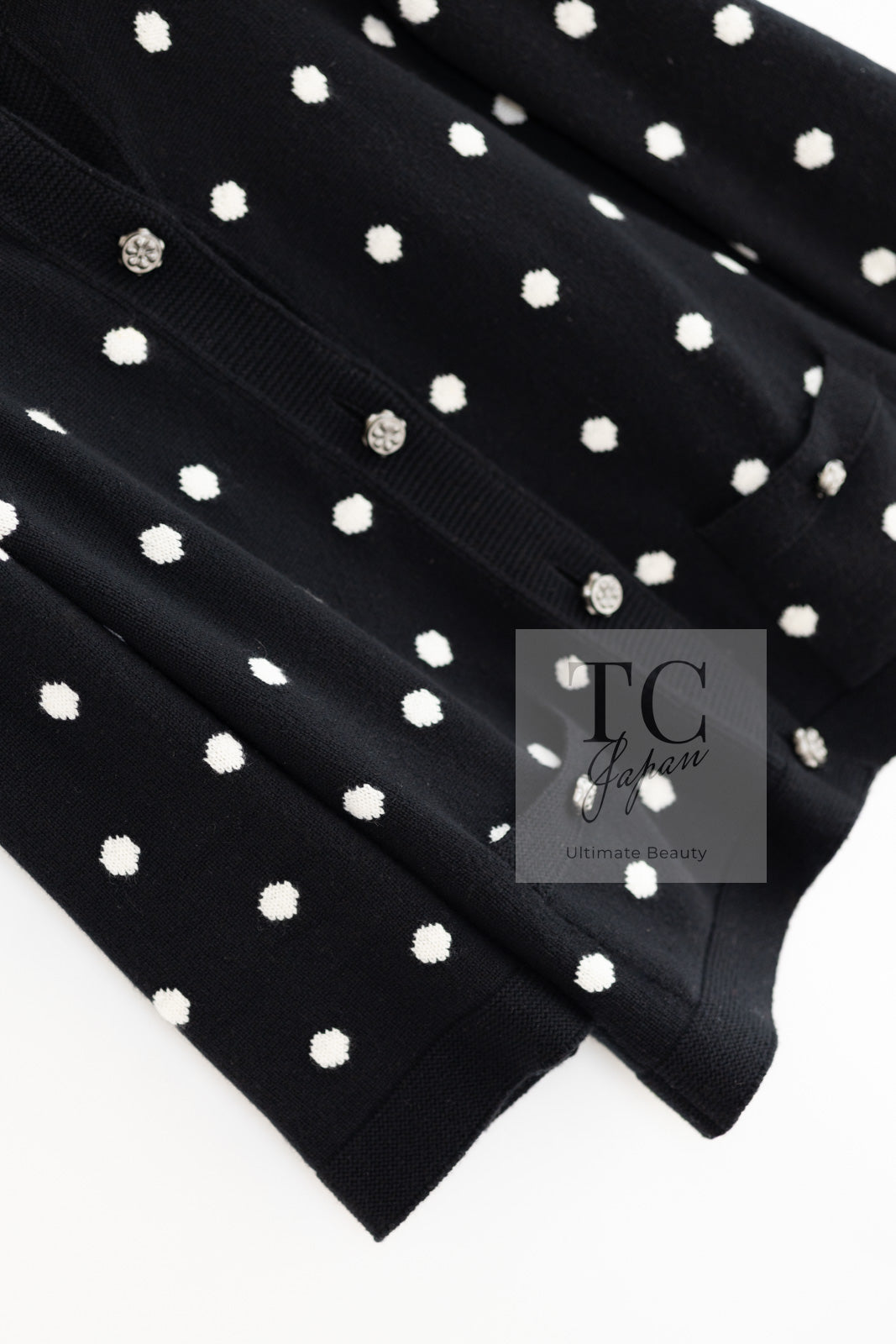 CHANEL 08A Black Dot Logo Cashmere Knit Cardigan 40 シャネル ブラック ドット ロゴ カシミヤ ニット カーディガン 即発
