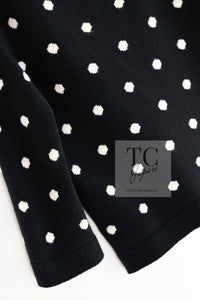 CHANEL 08A Black Dot Logo Cashmere Knit Cardigan 40 シャネル ブラック ドット ロゴ カシミヤ ニット カーディガン 即発