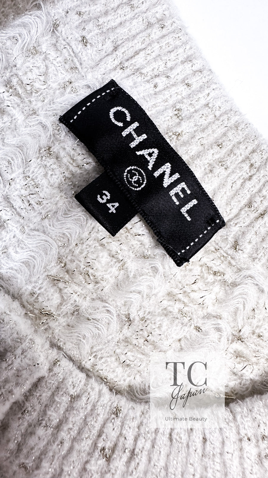 CHANEL 17PF Ivory Gold Metallic Super Soft Stretched Knit Dress Lion CC Button 34 シャネル アイボリー ゴールド ふわふわ ニット ストレッチ ワンピース ライオン CC ボタン 即発