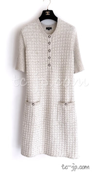 CHANEL 17PF Ivory Gold Metallic Super Soft Stretched Knit Dress Lion CC Button 34 シャネル アイボリー ゴールド ふわふわ ニット ストレッチ ワンピース ライオン CC ボタン 即発