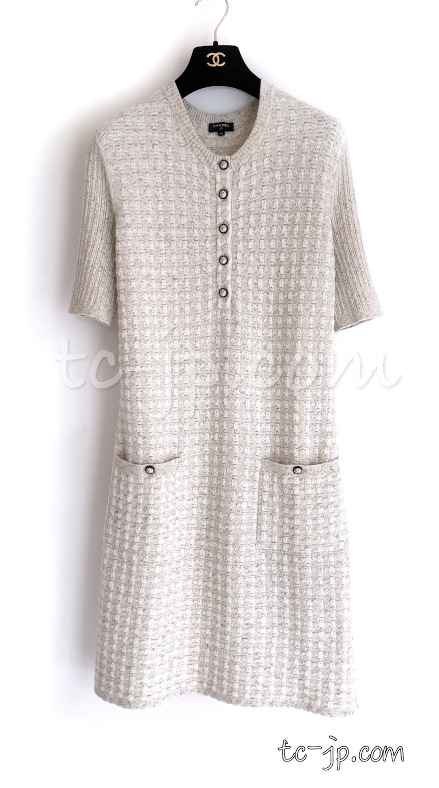 CHANEL 17PF Ivory Gold Metallic Super Soft Stretched Knit Dress Lion CC Button 34 シャネル アイボリー ゴールド ふわふわ ニット ストレッチ ワンピース ライオン CC ボタン 即発