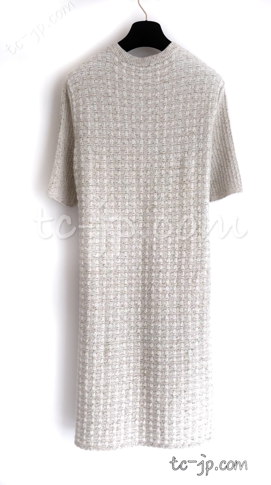 CHANEL 17PF Ivory Gold Metallic Super Soft Stretched Knit Dress Lion CC Button 34 シャネル アイボリー ゴールド ふわふわ ニット ストレッチ ワンピース ライオン CC ボタン 即発