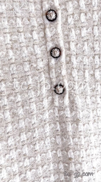CHANEL 17PF Ivory Gold Metallic Super Soft Stretched Knit Dress Lion CC Button 34 シャネル アイボリー ゴールド ふわふわ ニット ストレッチ ワンピース ライオン CC ボタン 即発