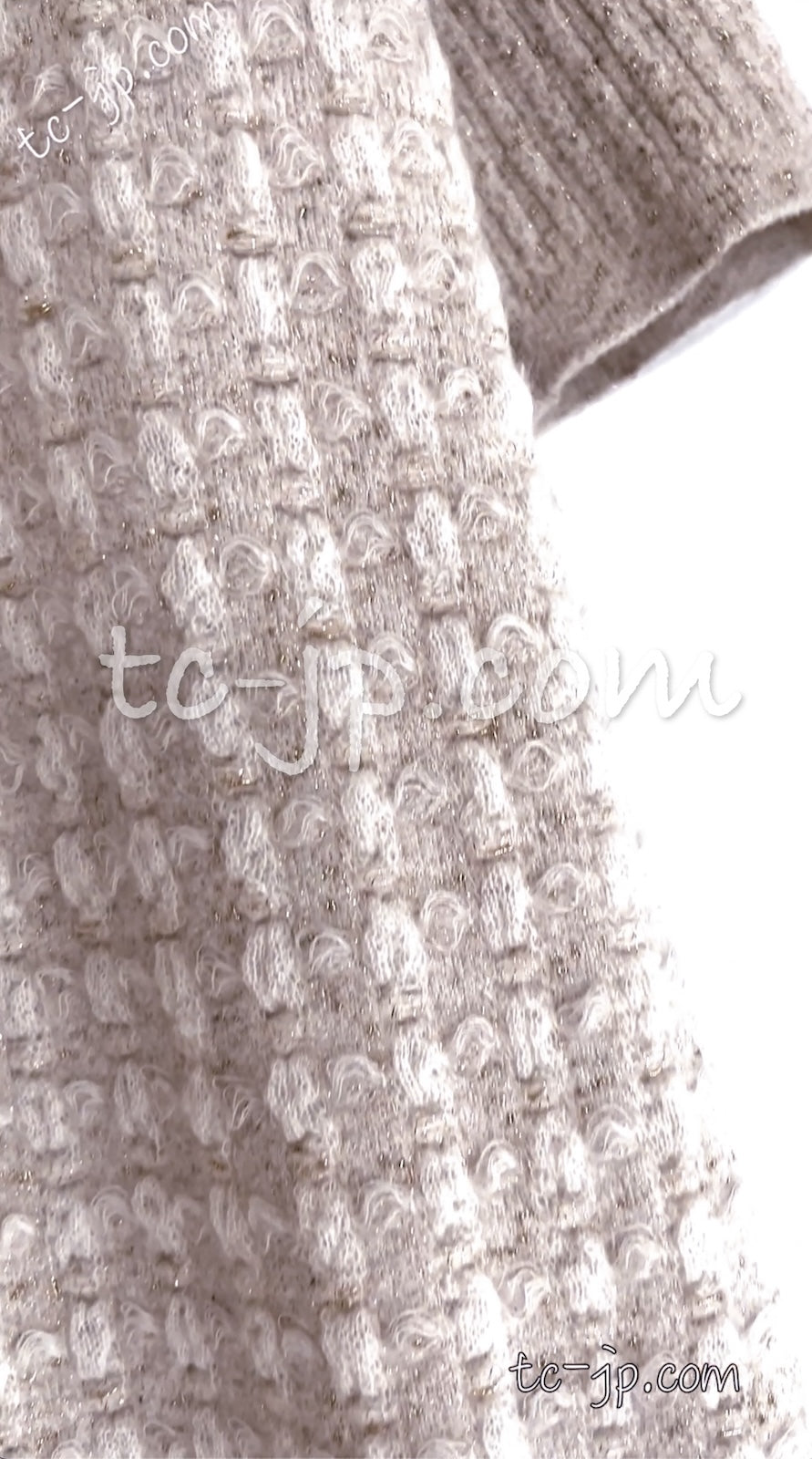 CHANEL 17PF Ivory Gold Metallic Super Soft Stretched Knit Dress Lion CC Button 34 シャネル アイボリー ゴールド ふわふわ ニット ストレッチ ワンピース ライオン CC ボタン 即発