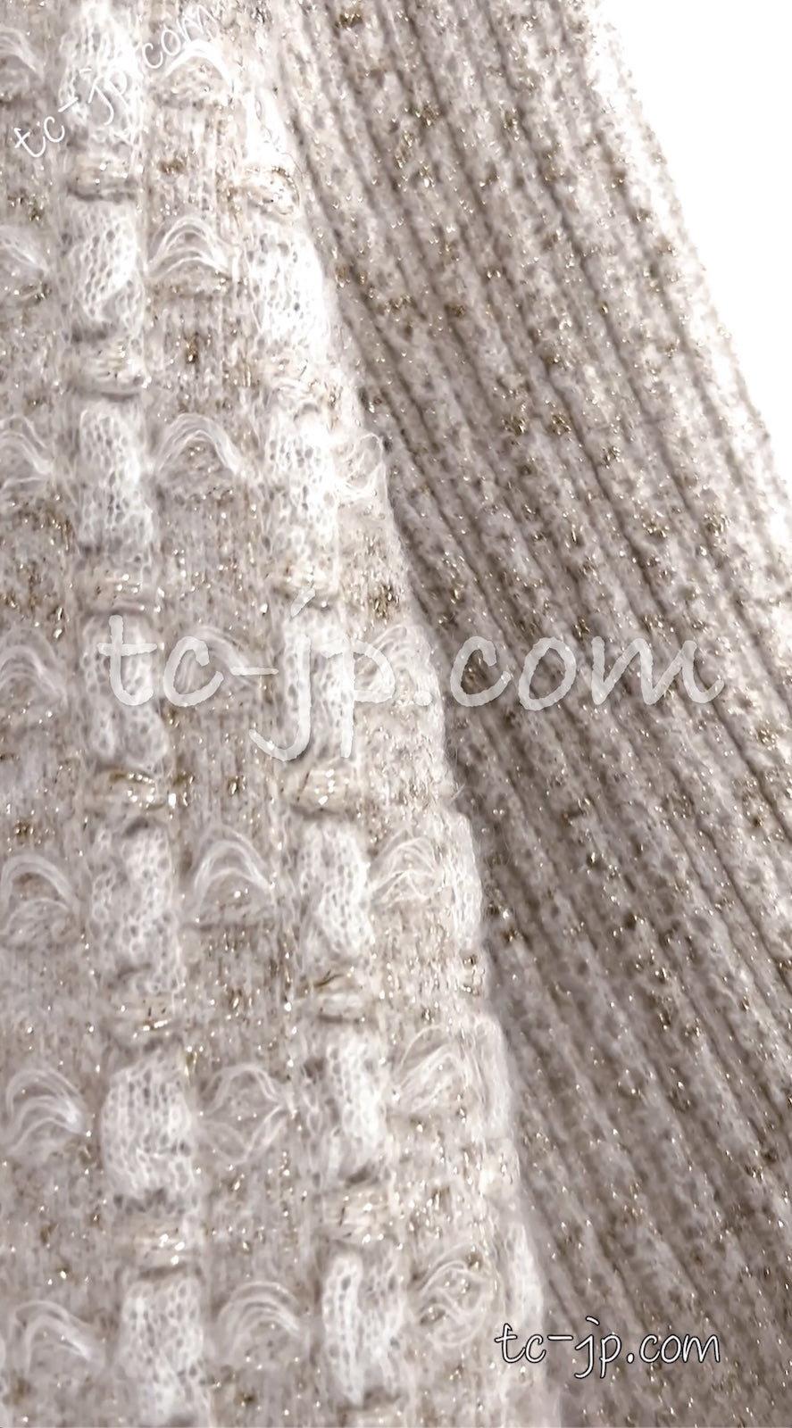 CHANEL 17PF Ivory Gold Metallic Super Soft Stretched Knit Dress Lion CC Button 34 シャネル アイボリー ゴールド ふわふわ ニット ストレッチ ワンピース ライオン CC ボタン 即発