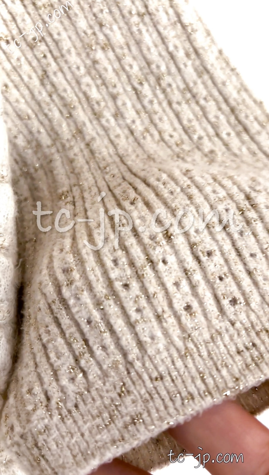 CHANEL 17PF Ivory Gold Metallic Super Soft Stretched Knit Dress Lion CC Button 34 シャネル アイボリー ゴールド ふわふわ ニット ストレッチ ワンピース ライオン CC ボタン 即発