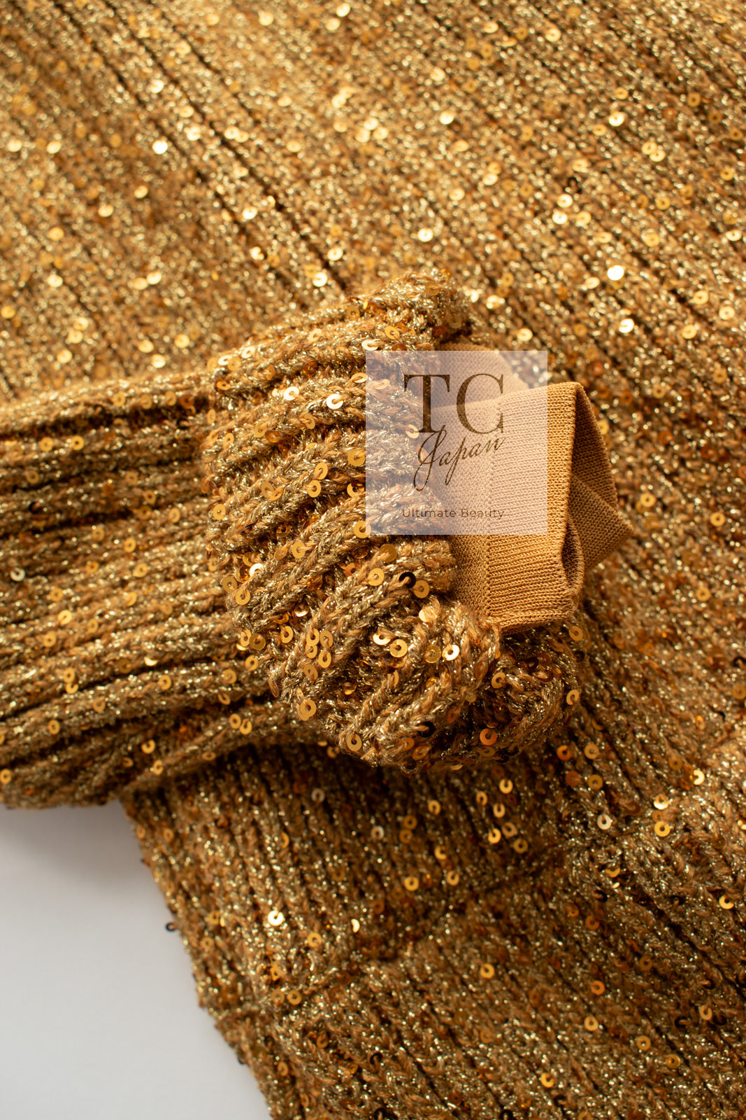 CHANEL 19PF Gold Metallic Sequin Embellishments Cashmere Knit Dress 34 36 シャネル ゴールド スパンコール カシミヤ ニット ワンピース 即発