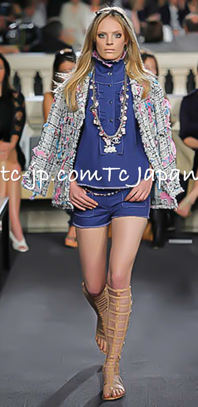 CHANEL 07C White Gray Graffiti CC Logo Tweed Jacket 38 40 42 シャネル ホワイト グレー グラフィティ ロゴ ツイード ジャケット 即発