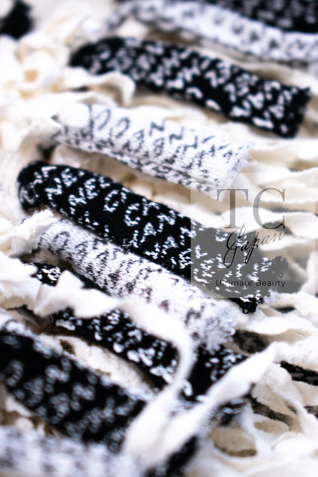 CHANEL 18P Ivory Black Logo Ribbon Fringe CC Mini Dress Tops 34 シャネル アイボリー ブラック ロゴ リボン フリンジ CC ミニ ワンピース トップス 即発