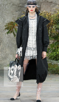 CHANEL 18P Ivory Black Logo Ribbon Fringe CC Mini Dress Tops 34 シャネル アイボリー ブラック ロゴ リボン フリンジ CC ミニ ワンピース トップス 即発