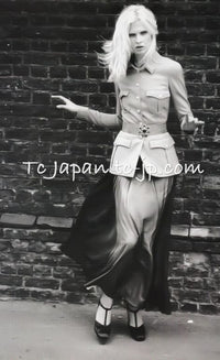 CHANEL 96A Vintage Black Wool 100 Gold CC Logo Buttons Military Jacket Skirt Suit 36 シャネル ヴィンテージ ブラック ウール 100% ゴールド CC ロゴ ボタン ミリタリー ジャケット スカート スーツ 即発
