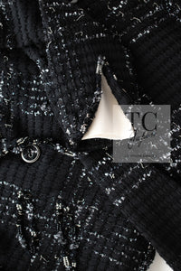 CHANEL 08C Black Beaded Chain Cotton Wool Tweed Jacket Skirt Suit 36 シャネル ブラック ビーズ チェーン コットン ウール ツイード ジャケット スカート スーツ 即発