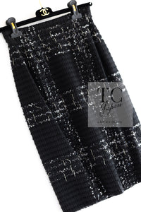 CHANEL 08C Black Beaded Chain Cotton Wool Tweed Jacket Skirt Suit 36 シャネル ブラック ビーズ チェーン コットン ウール ツイード ジャケット スカート スーツ 即発