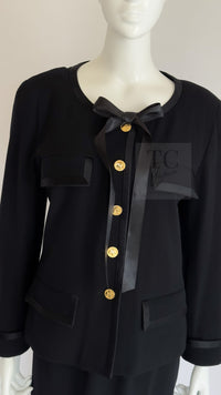 CHANEL 88A Vintage Black Wool Gold Buttons Jacket Skirt Suit 40 シャネル ヴィンテージ ブラック ウール ジャケット スカート スーツ 即発