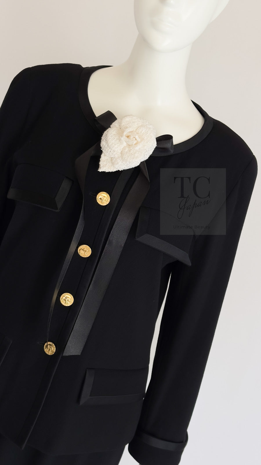 CHANEL 88A Vintage Black Wool Gold Buttons Jacket Skirt Suit 40 シャネル ヴィンテージ ブラック ウール ジャケット スカート スーツ 即発