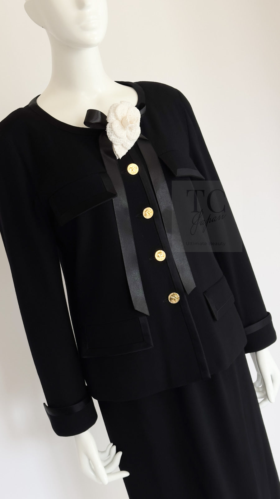 CHANEL 88A Vintage Black Wool Gold Buttons Jacket Skirt Suit 40 シャネル ヴィンテージ ブラック ウール ジャケット スカート スーツ 即発