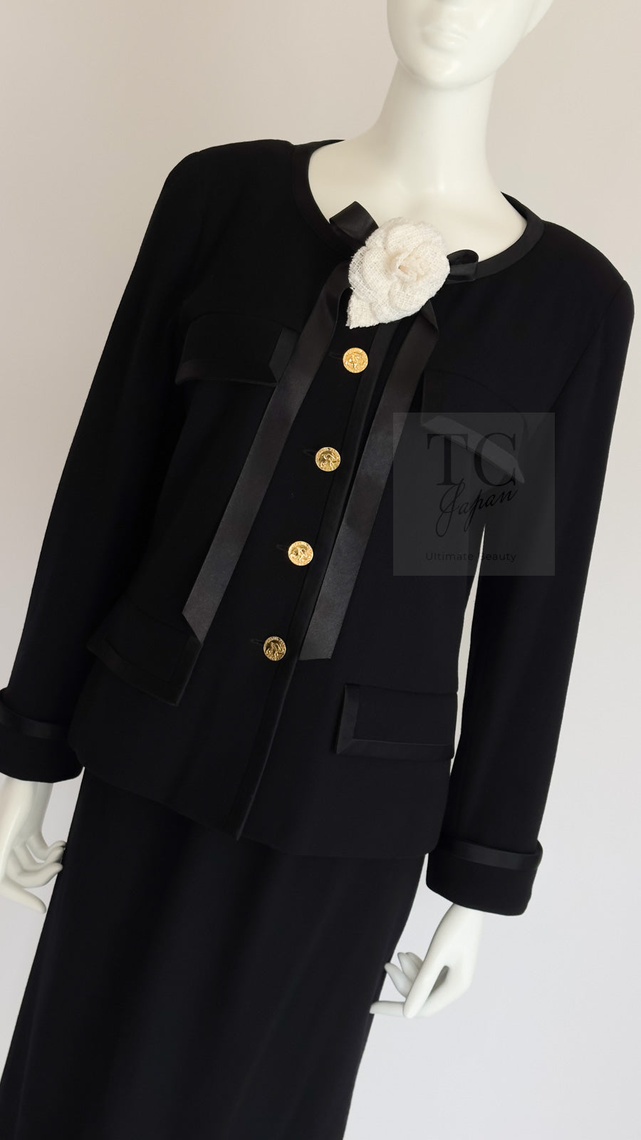 CHANEL 88A Vintage Black Wool Gold Buttons Jacket Skirt Suit 40 シャネル ヴィンテージ ブラック ウール ジャケット スカート スーツ 即発