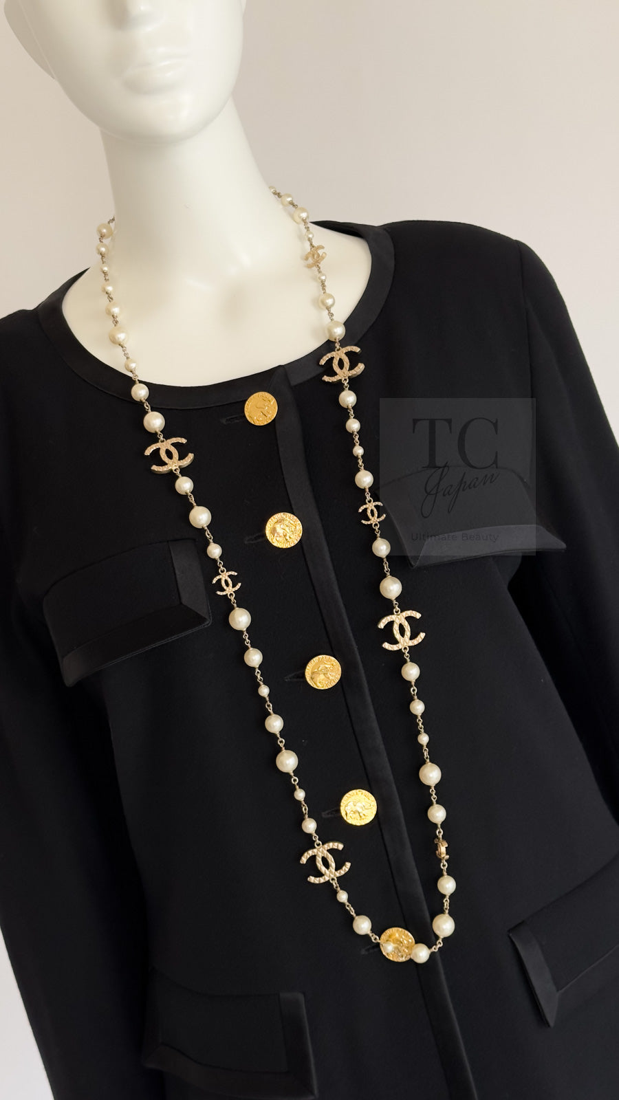 CHANEL 88A Vintage Black Wool Gold Buttons Jacket Skirt Suit 40 シャネル ヴィンテージ ブラック ウール ジャケット スカート スーツ 即発