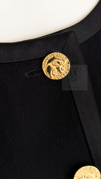 CHANEL 88A Vintage Black Wool Gold Buttons Jacket Skirt Suit 40 シャネル ヴィンテージ ブラック ウール ジャケット スカート スーツ 即発