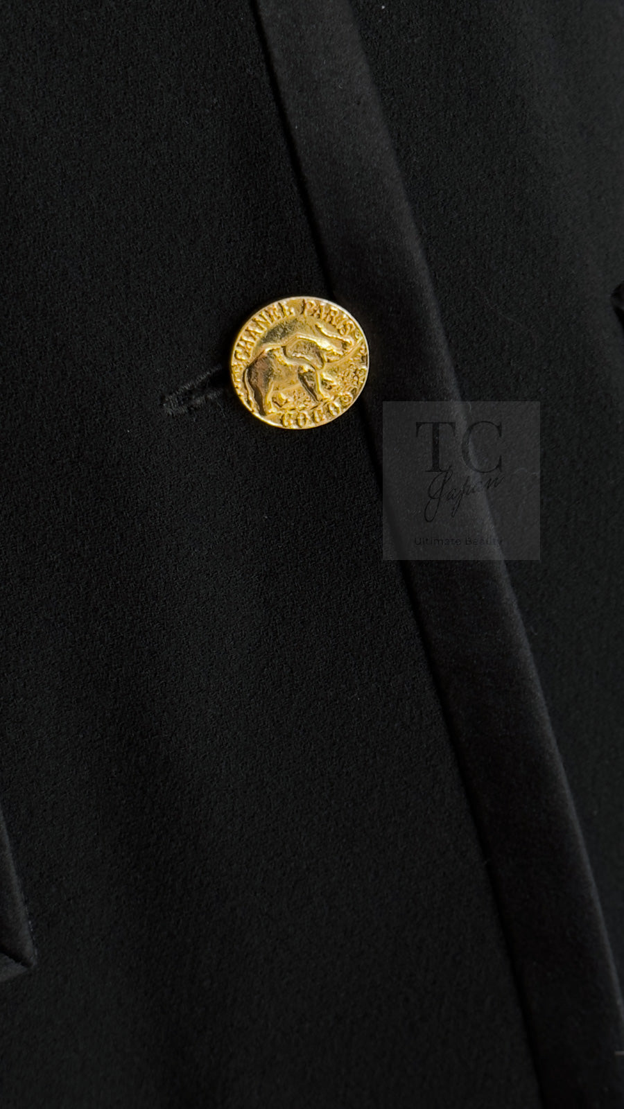 CHANEL 88A Vintage Black Wool Gold Buttons Jacket Skirt Suit 40 シャネル ヴィンテージ ブラック ウール ジャケット スカート スーツ 即発