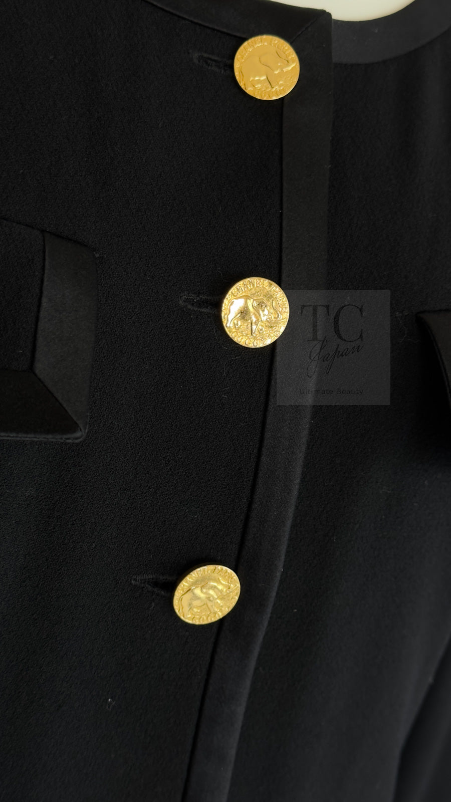 CHANEL 88A Vintage Black Wool Gold Buttons Jacket Skirt Suit 40 シャネル ヴィンテージ ブラック ウール ジャケット スカート スーツ 即発