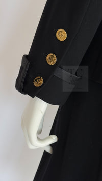 CHANEL 88A Vintage Black Wool Gold Buttons Jacket Skirt Suit 40 シャネル ヴィンテージ ブラック ウール ジャケット スカート スーツ 即発