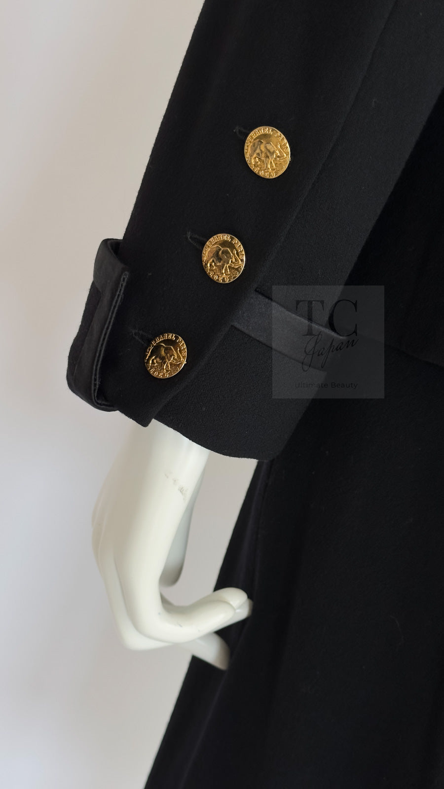 CHANEL 88A Vintage Black Wool Gold Buttons Jacket Skirt Suit 40 シャネル ヴィンテージ ブラック ウール ジャケット スカート スーツ 即発