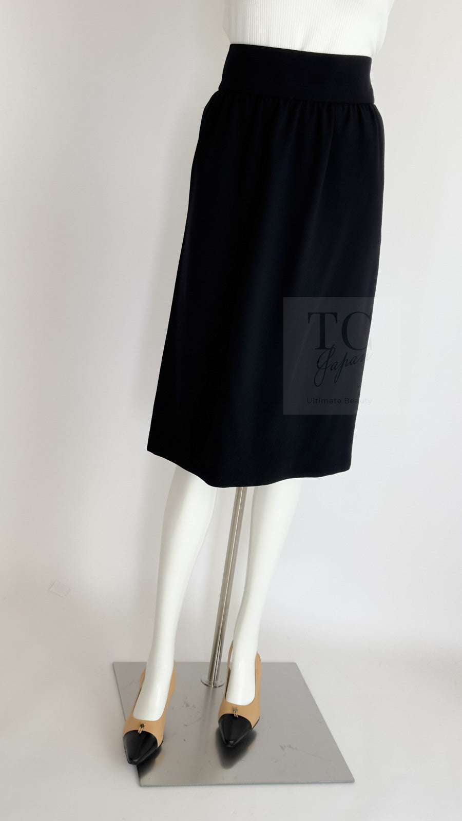 CHANEL 88A Vintage Black Wool Gold Buttons Jacket Skirt Suit 40 シャネル ヴィンテージ ブラック ウール ジャケット スカート スーツ 即発