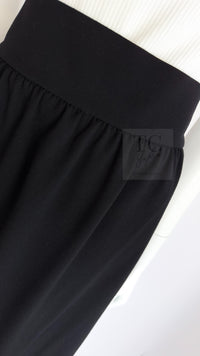 CHANEL 88A Vintage Black Wool Gold Buttons Jacket Skirt Suit 40 シャネル ヴィンテージ ブラック ウール ジャケット スカート スーツ 即発