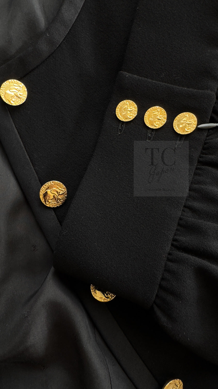 CHANEL 88A Vintage Black Wool Gold Buttons Jacket Skirt Suit 40 シャネル ヴィンテージ ブラック ウール ジャケット スカート スーツ 即発